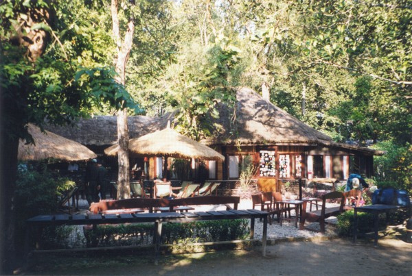 Main lodge, Chitwan [3/11/99]