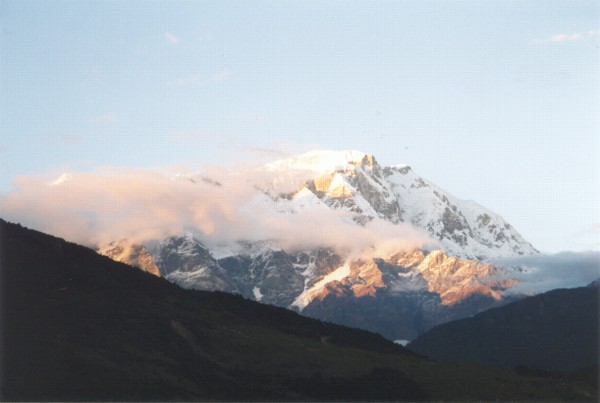 Lamjung Himal at dusk [23/10/99]