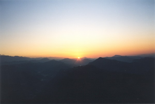 Sunrise at Thulokote campsite [26/10/99]